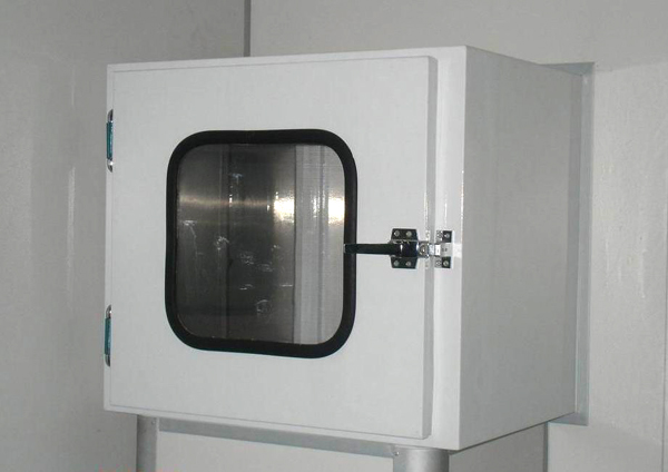 烤漆聯鎖傳遞窗 烤漆聯鎖傳遞窗是一種潔凈室的輔助設備,主要用于潔凈區與潔凈區之間,潔凈區與非潔凈區之間小件物品的傳遞,以減少潔凈室的開門次數,把對潔凈室的污染降低到最低程度。